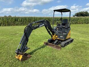 2010 John Deere 17D