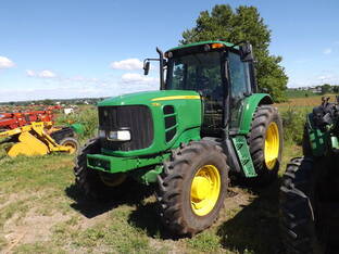 John Deere 7130
