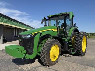 2025 John Deere 8R 250