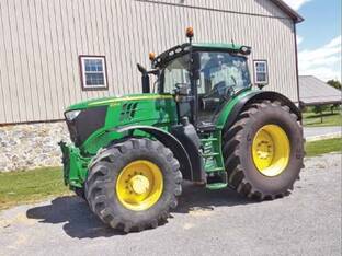 2018 John Deere 6215R