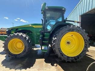 2022 John Deere 8R 250