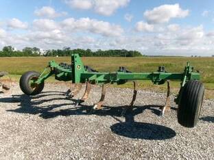 John Deere 910