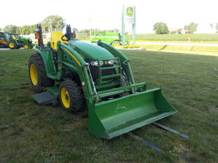 2008 John Deere 3320