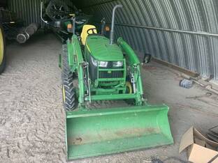 2016 John Deere 3033R