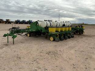 1995 John Deere 7200