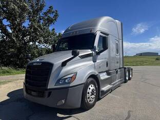 2022 Freightliner CASCADIA 126