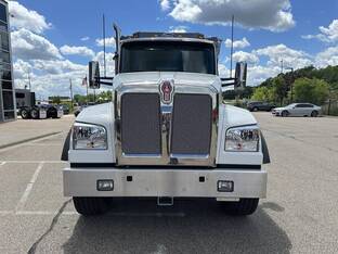 2027 Kenworth T880