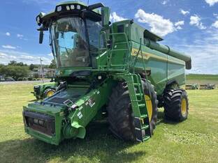 2025 John Deere S7 700