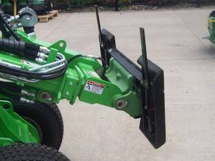 2015 AVANT Skid Steer adapter plate for Avant