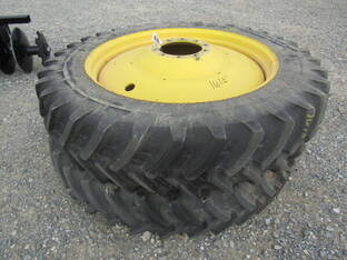 John Deere 380/90R46