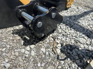 MINI EXCAVATOR QUICK CHANGER
