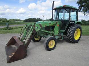 1983 John Deere 2350
