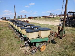 John Deere 7100