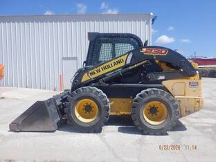 2016 New Holland L230