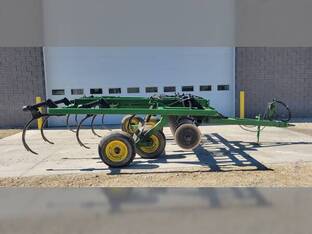 John Deere 714