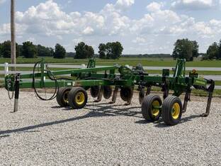 John Deere 2100