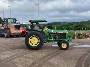 1990 John Deere 2355