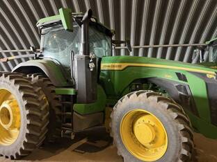 2025 John Deere 8R 230