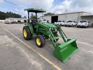 2015 John Deere 4052M