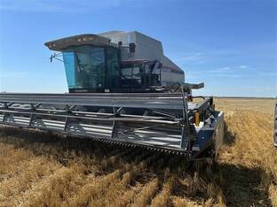 2001 Gleaner R62