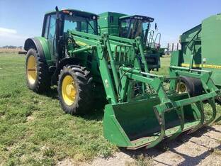 2011 John Deere 7330