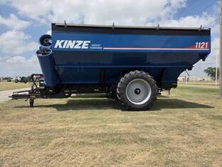 2025 Kinze 1121