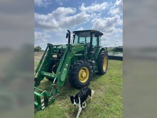 2017 John Deere 6135E