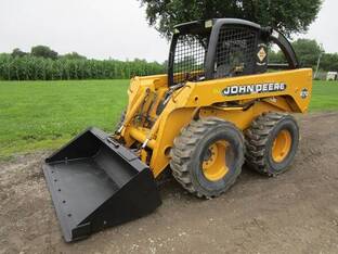 2000 John Deere 270