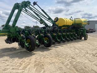 2015 John Deere 1775NT