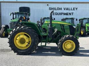 2016 John Deere 6105E