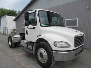 2005 Freightliner BUSINESS CLASS M2 106