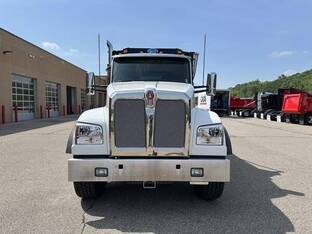 2027 Kenworth T880