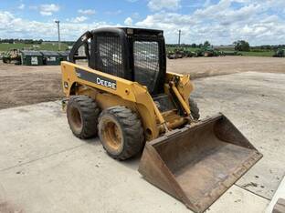 2005 John Deere 320