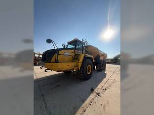 2023 Komatsu HM400-5