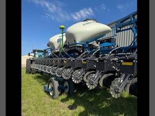 2021 Kinze 3665