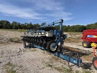 1997 Kinze 2600