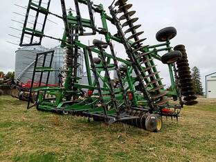 John Deere 637