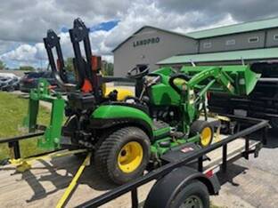 2017 John Deere 1025R