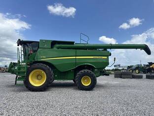 2022 John Deere S790