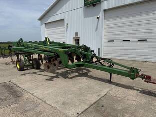 2002 John Deere 2700