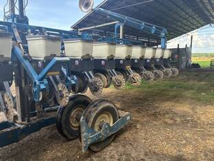 2008 Kinze 3650