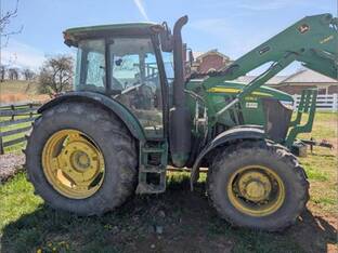 2016 John Deere 6135E