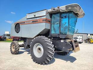 1994 Gleaner R52