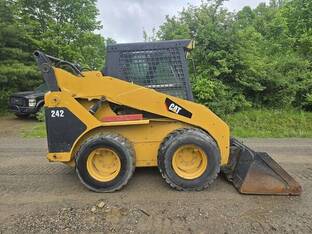 2003 Caterpillar 242