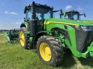 2022 John Deere 8R 250