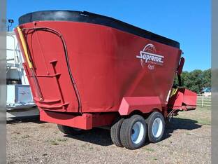 Supreme International 1200T Vertical Feed Mixer