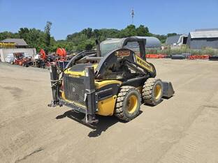 2013 New Holland L225