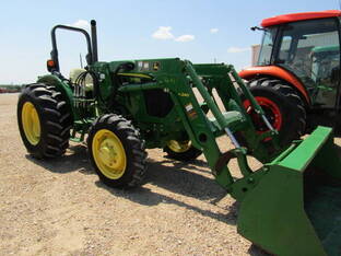 2016 John Deere 5065E