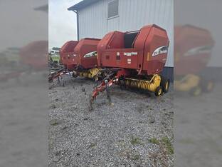 New Holland BR740A