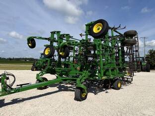 2015 John Deere 2210